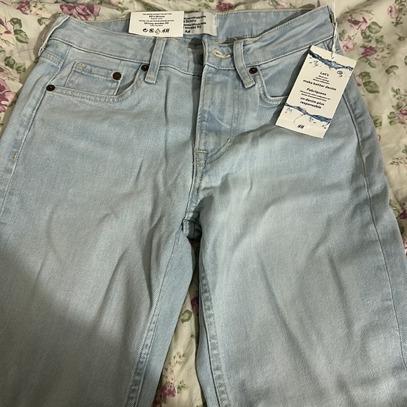 H&M | 90s Skinny Regular Waist Jeans - Picture 3 of 3